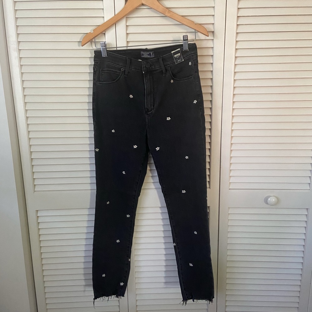 COPY - Abercrombie & Fitch flower embroider jeans